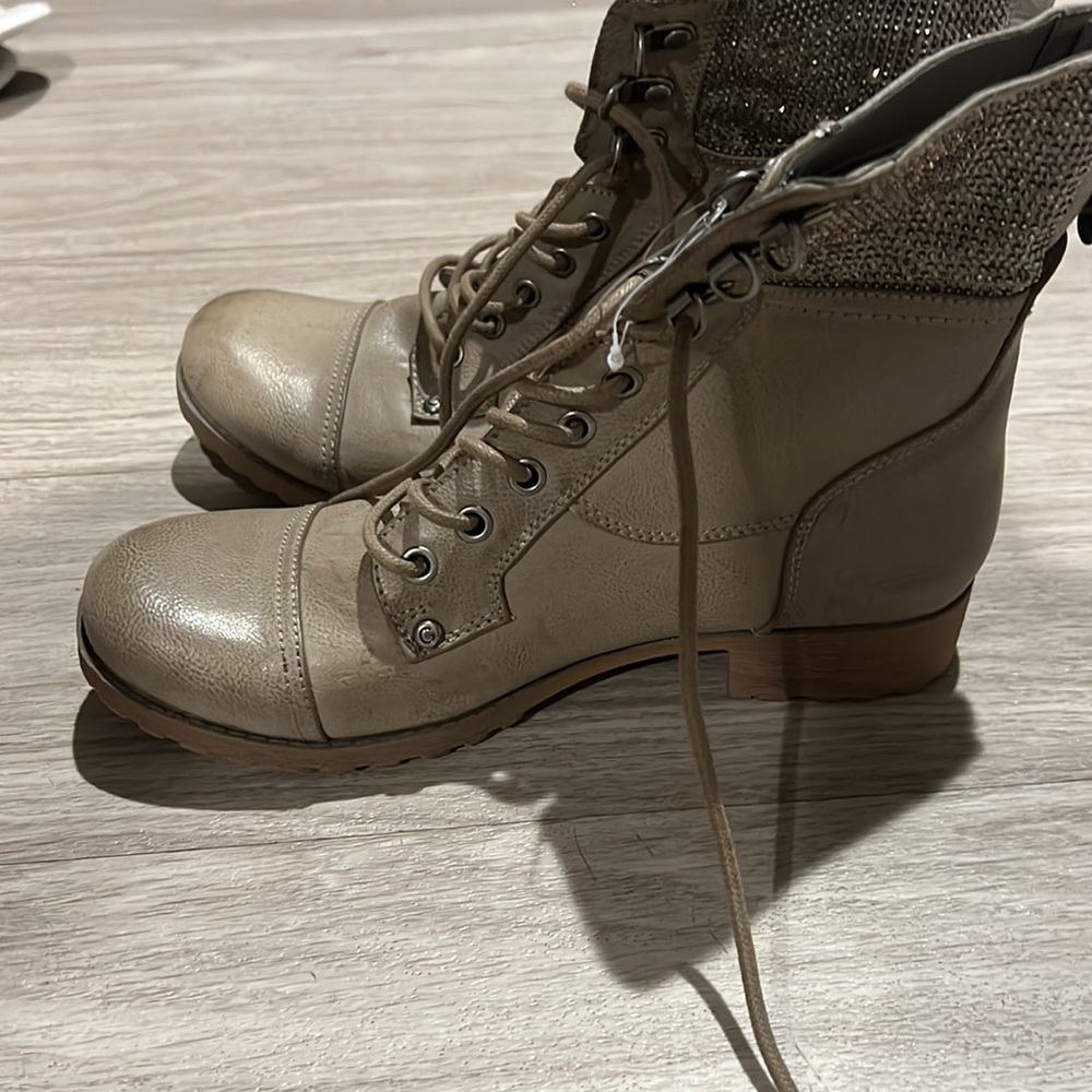 $30 GUESS boots - Picture 6 of 7